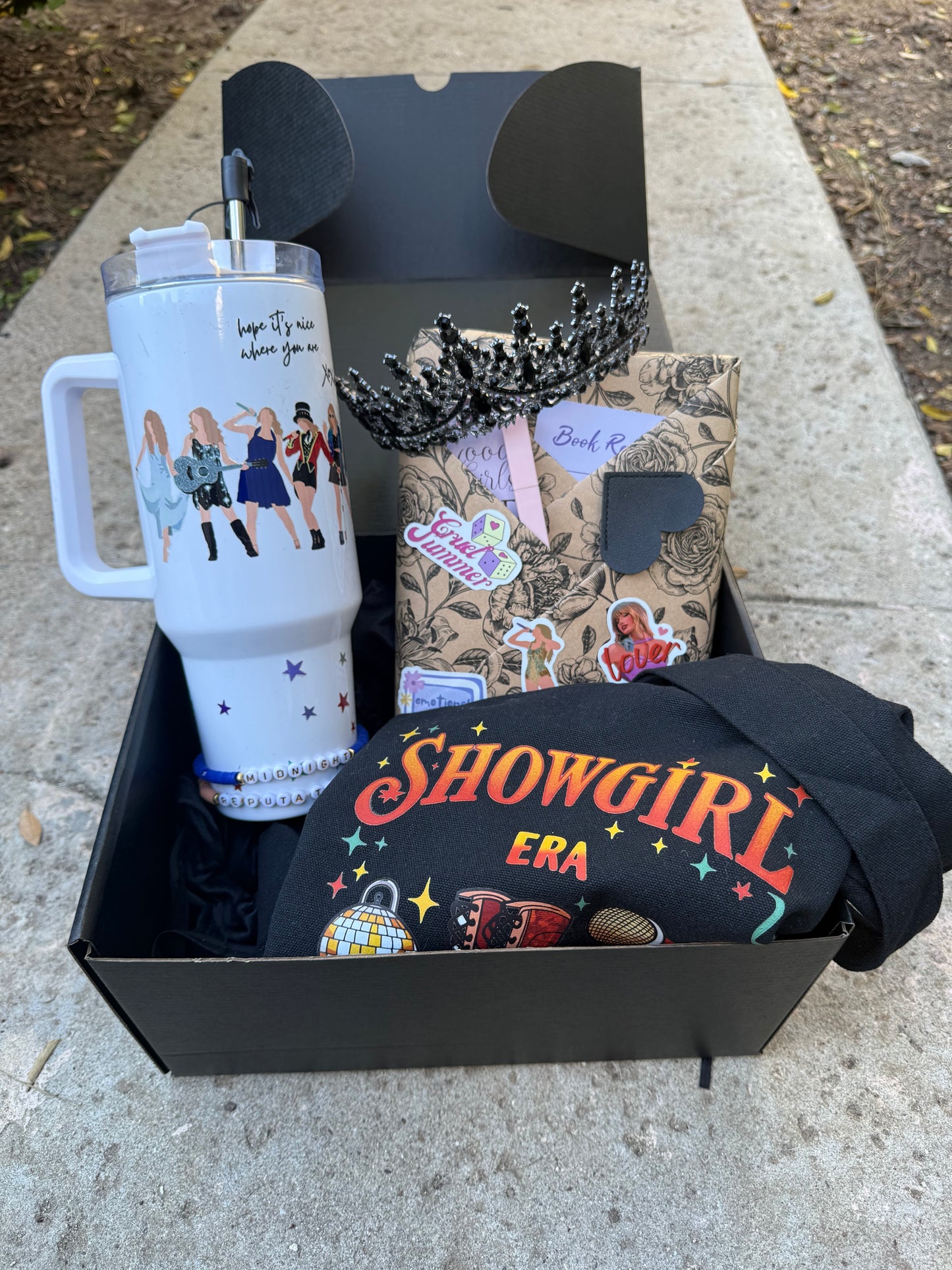 A Showgirl’s Blind date with a book box - Deluxe